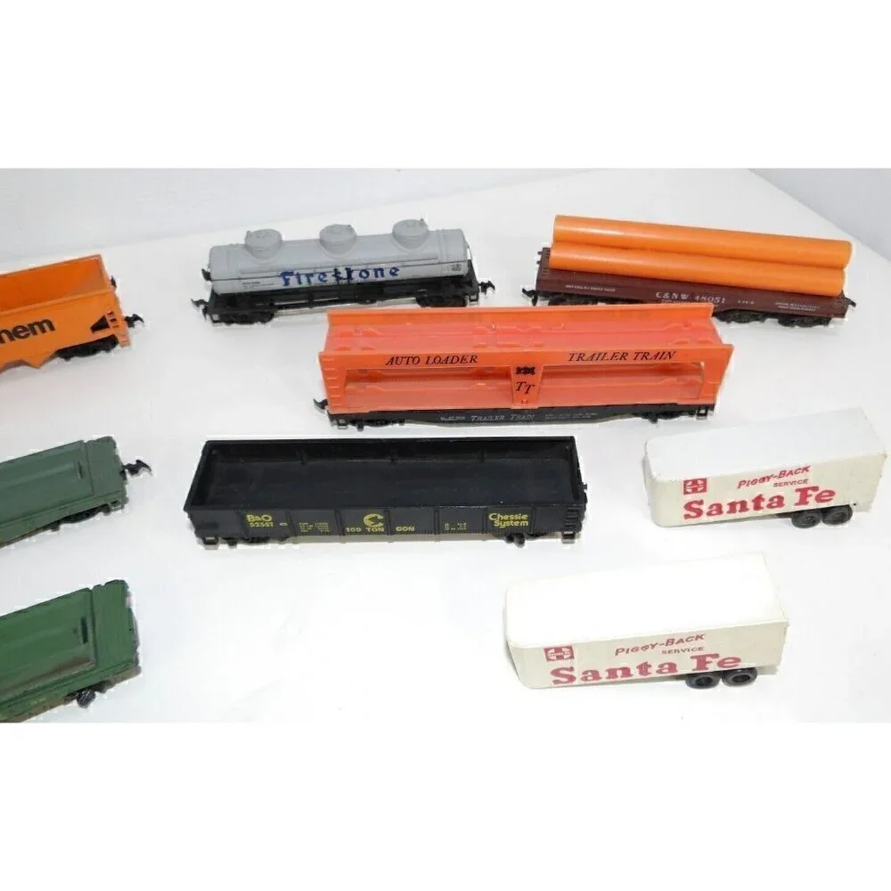 12 Model train plastic tankers, coal cars & piggy back HO gauge vintage 
